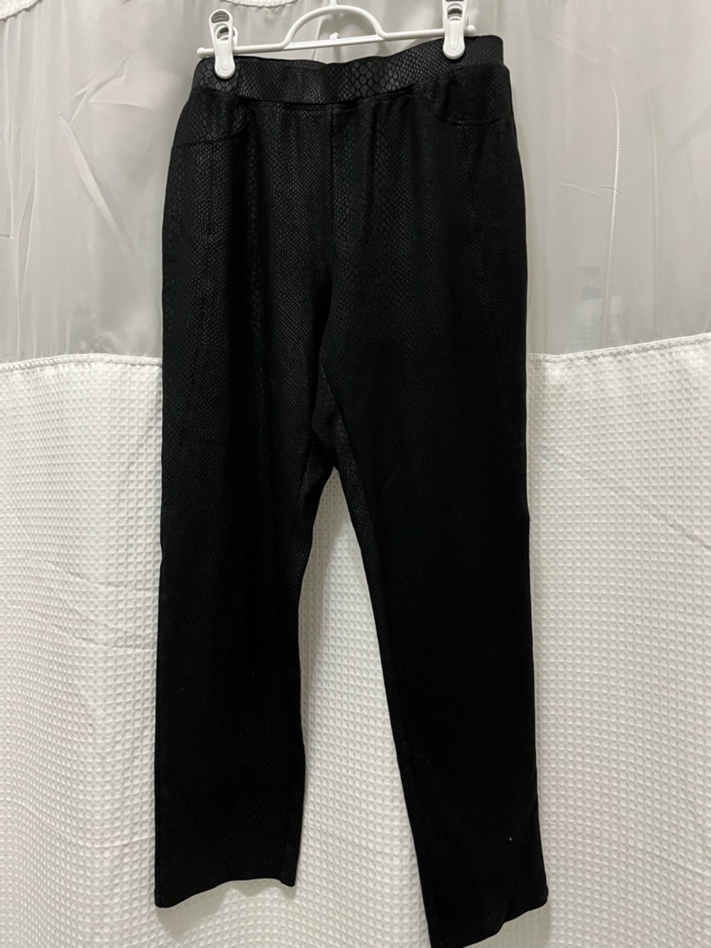 Women’s Black Textured Pull-On Pants